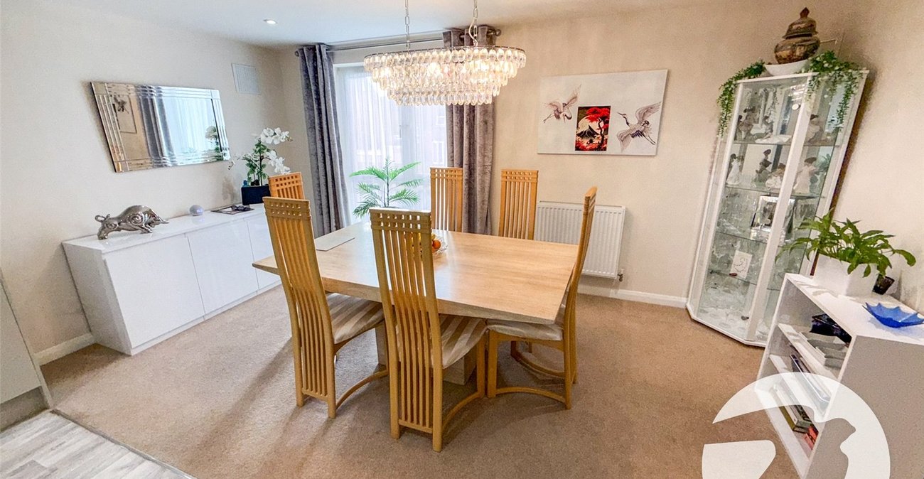 2 bedroom property for sale in London | Robinson Jackson