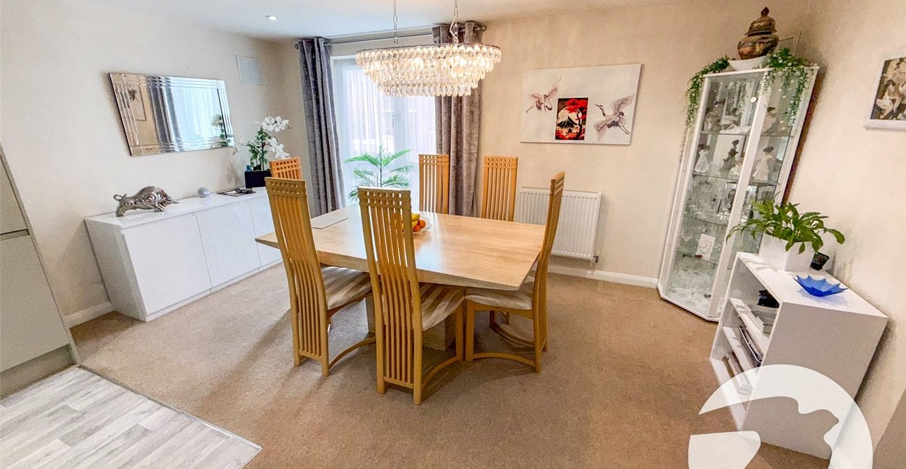 2 bedroom property for sale in London | Robinson Jackson