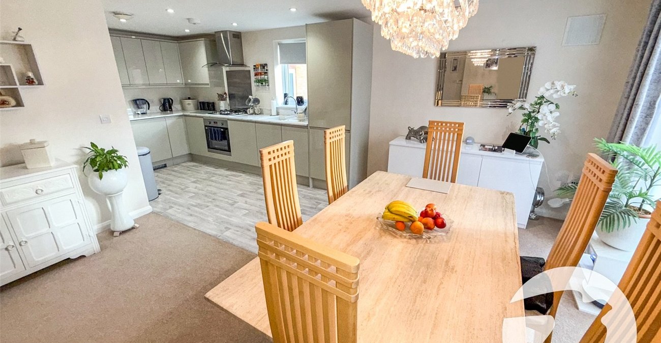 2 bedroom property for sale in London | Robinson Jackson