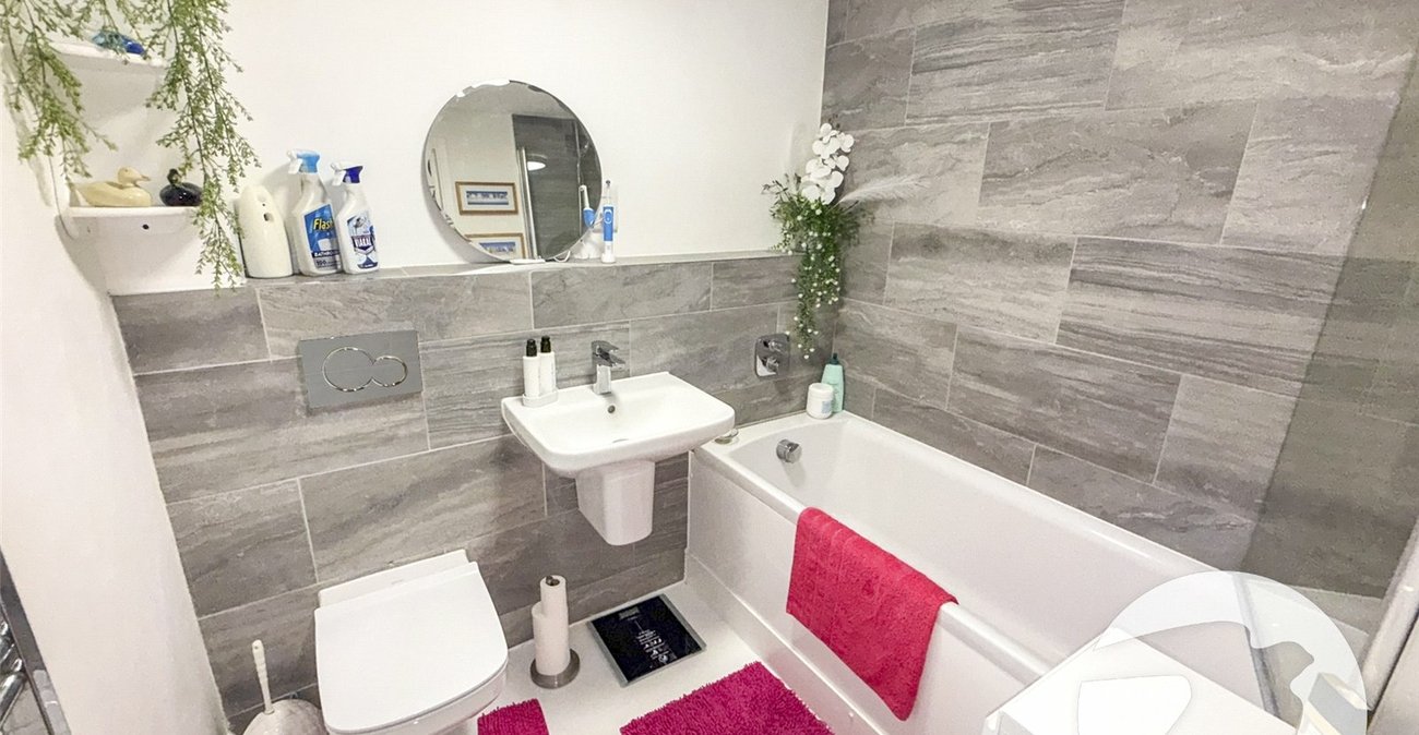 2 bedroom property for sale in London | Robinson Jackson