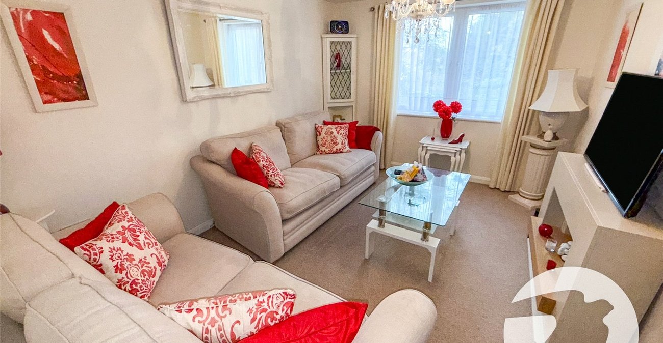 2 bedroom property for sale in London | Robinson Jackson