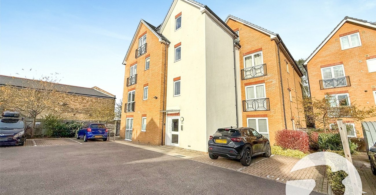 2 bedroom property for sale in London | Robinson Jackson