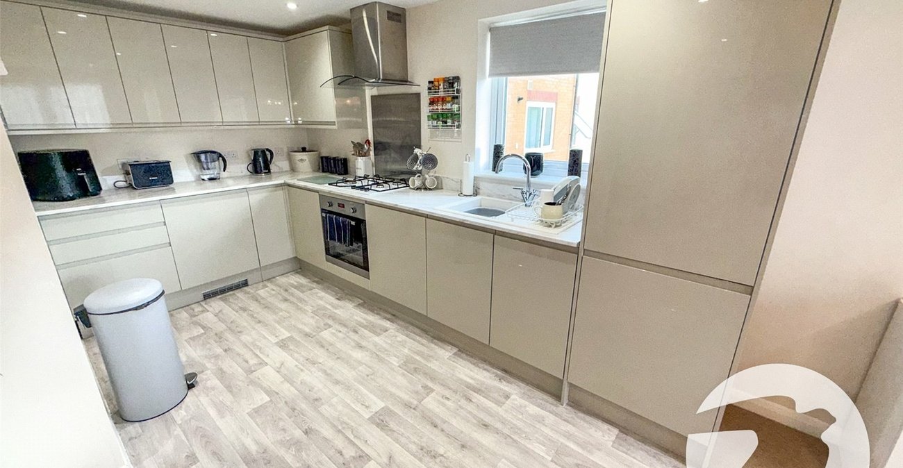 2 bedroom property for sale in London | Robinson Jackson