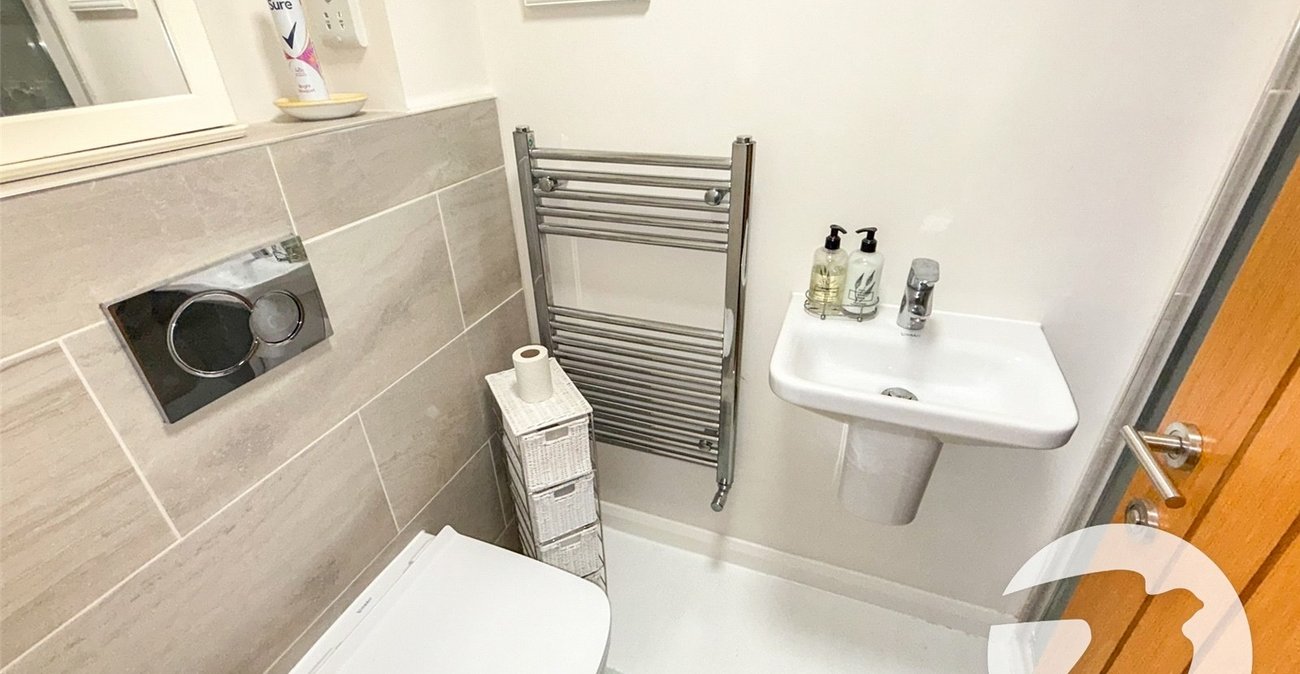 2 bedroom property for sale in London | Robinson Jackson