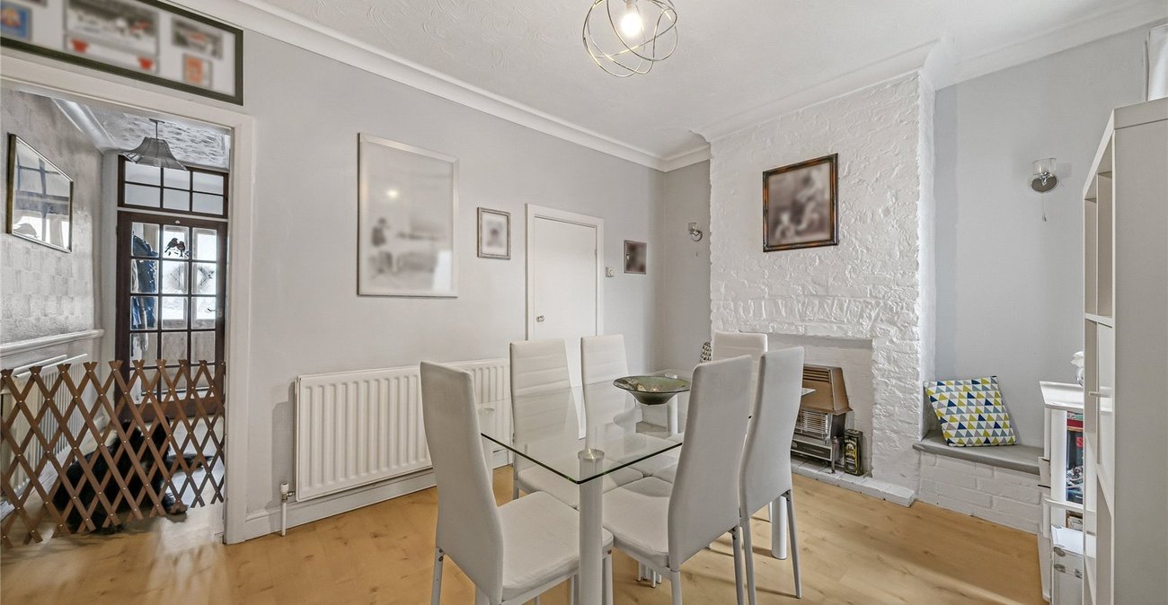 2 bedroom house for sale in Greenhithe | Robinson Jackson