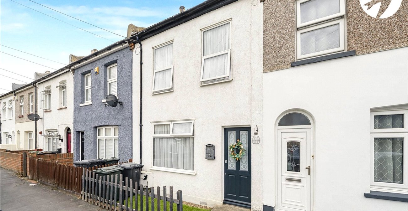 2 bedroom house for sale in Greenhithe | Robinson Jackson