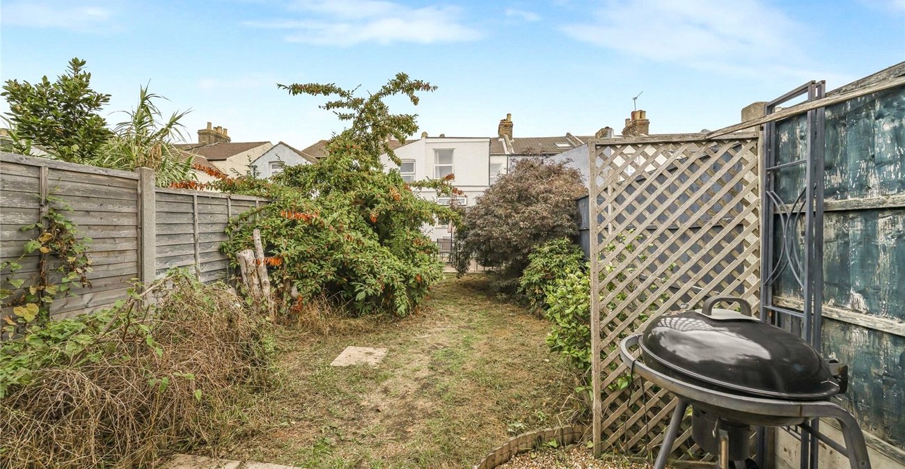 2 bedroom house for sale in Greenhithe | Robinson Jackson