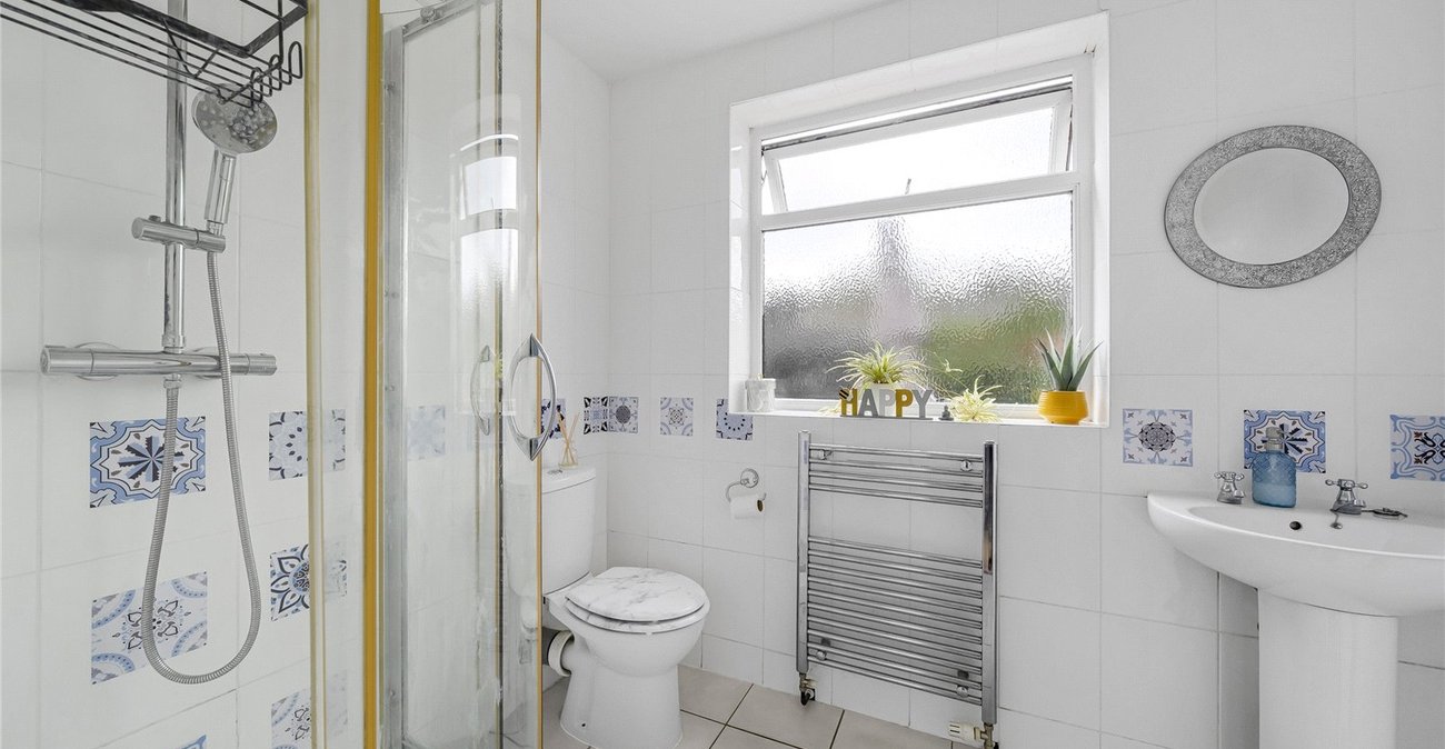 2 bedroom house for sale in Greenhithe | Robinson Jackson
