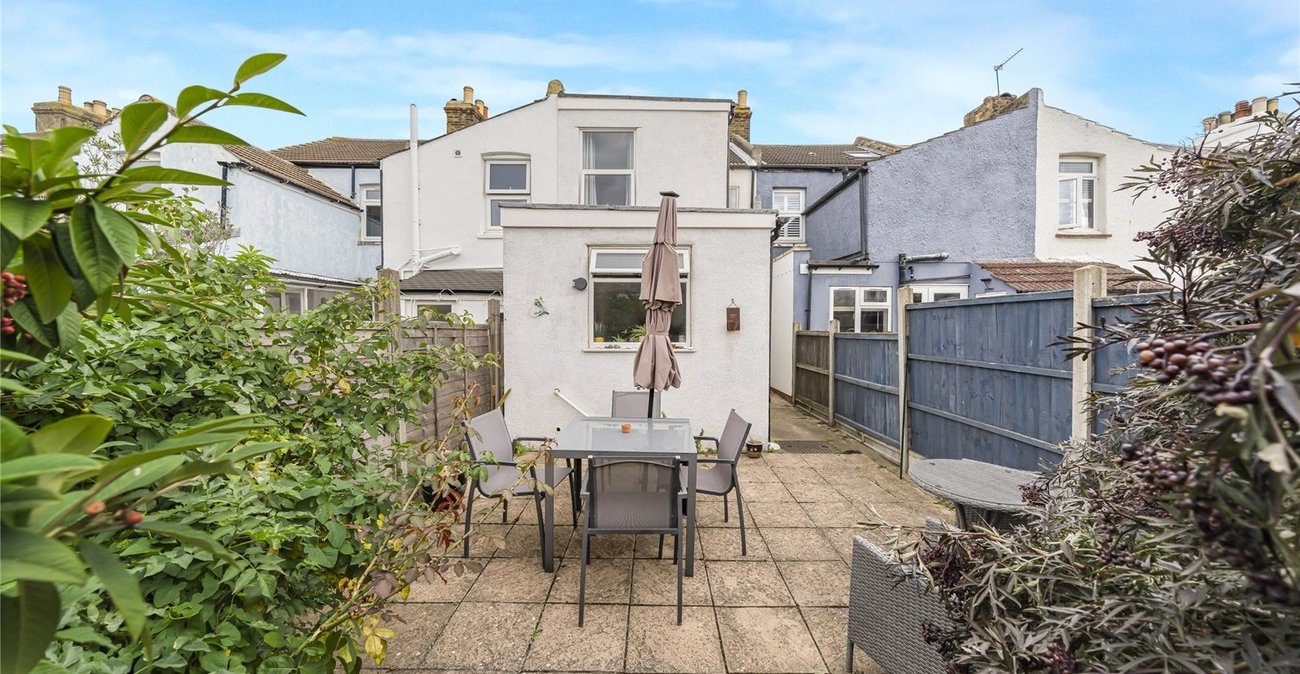 2 bedroom house for sale in Greenhithe | Robinson Jackson