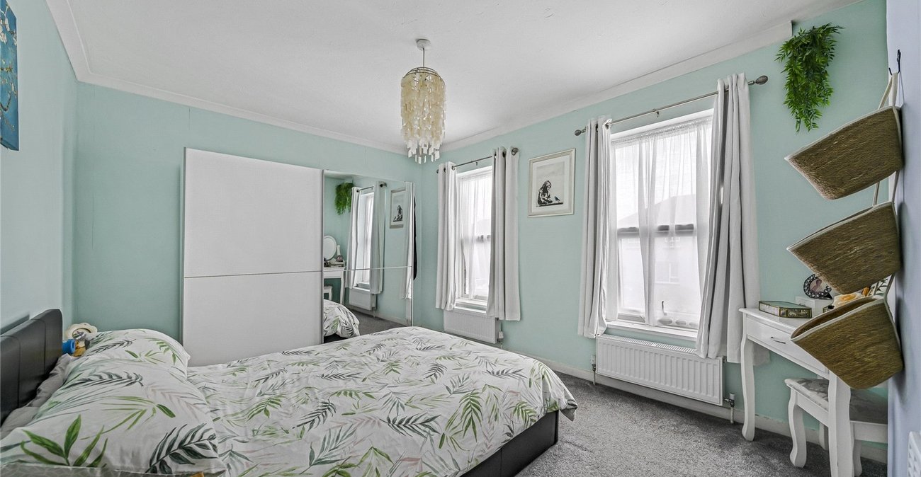 2 bedroom house for sale in Greenhithe | Robinson Jackson