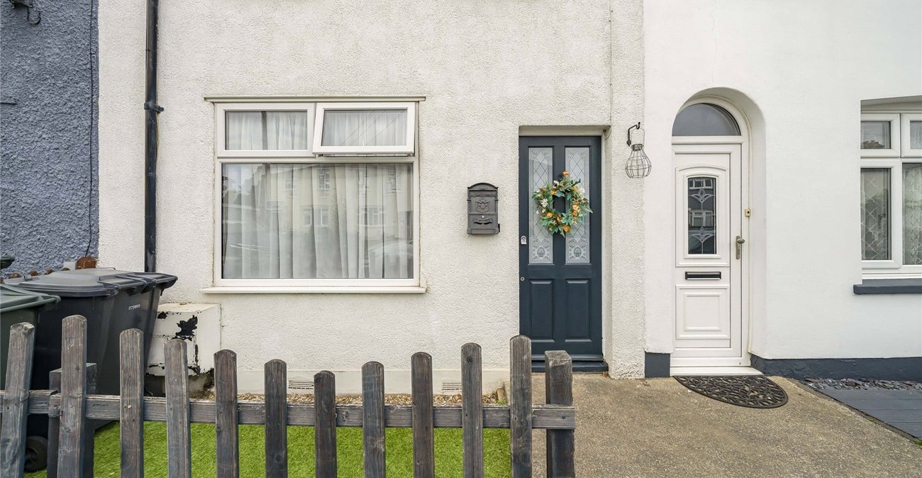 2 bedroom house for sale in Greenhithe | Robinson Jackson