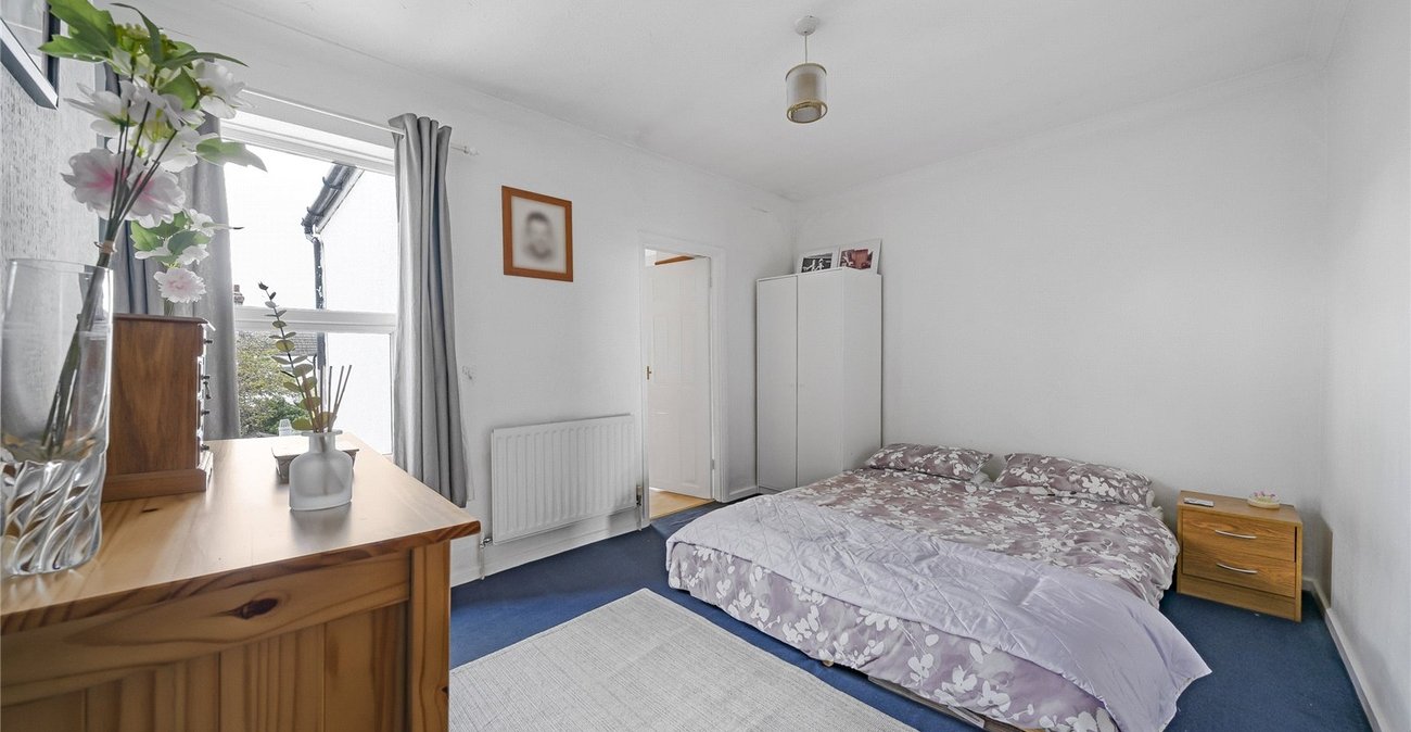 2 bedroom house for sale in Greenhithe | Robinson Jackson