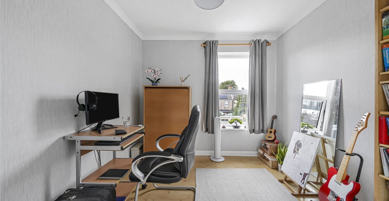 2 bedroom house for sale in Greenhithe | Robinson Jackson