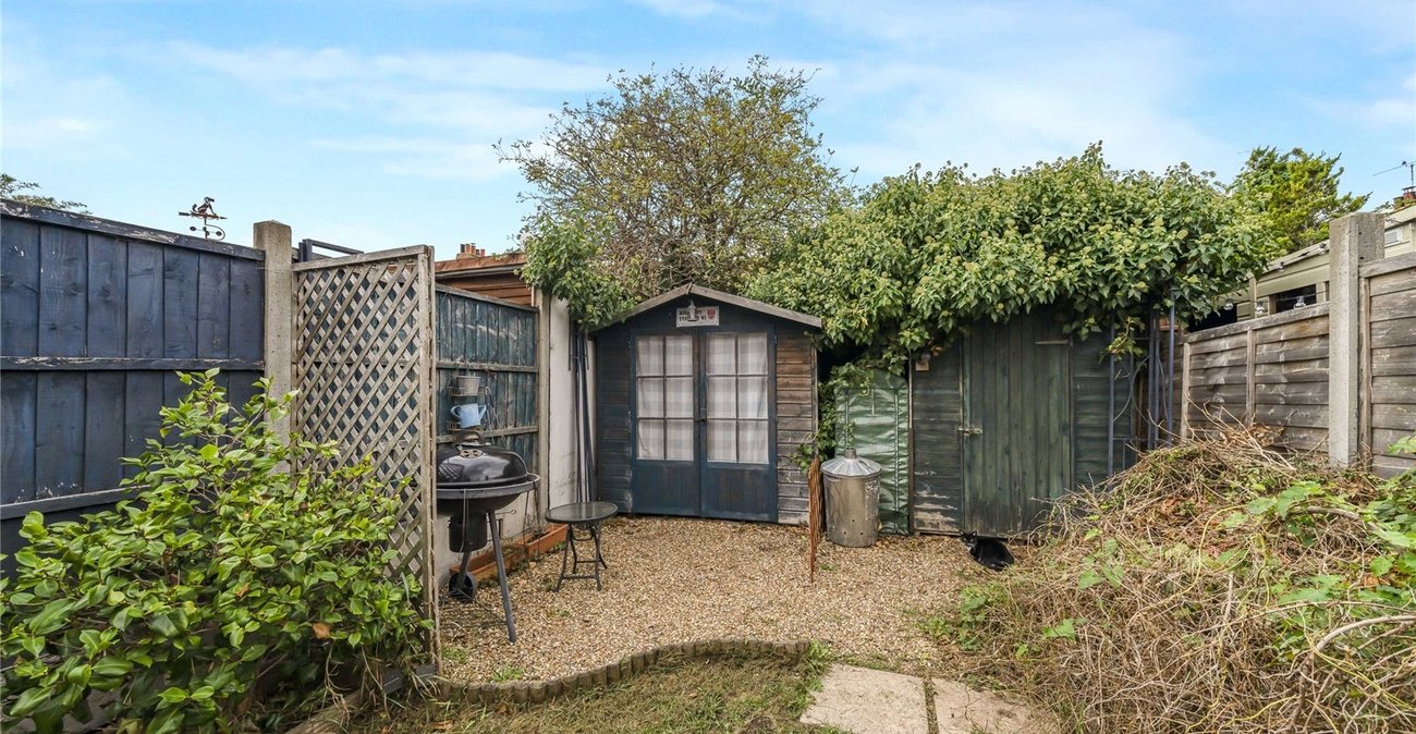 2 bedroom house for sale in Greenhithe | Robinson Jackson