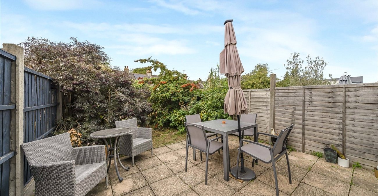 2 bedroom house for sale in Greenhithe | Robinson Jackson