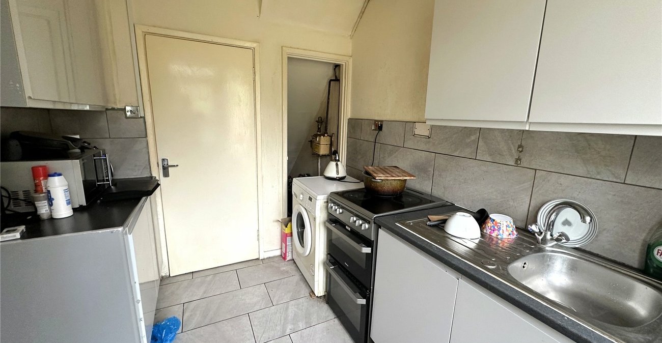 3 bedroom house for sale in London | Robinson Jackson