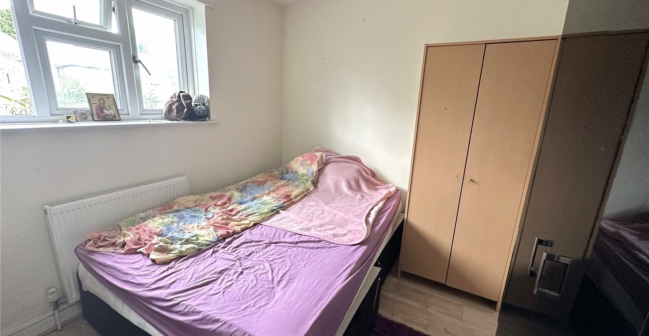 3 bedroom house for sale in London | Robinson Jackson