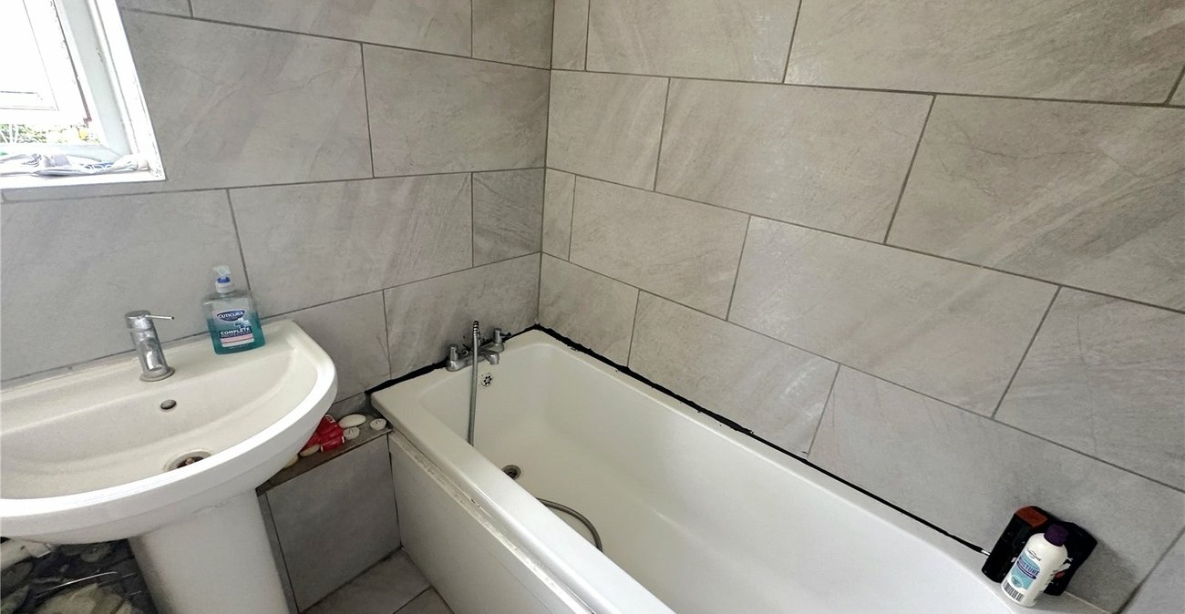 3 bedroom house for sale in London | Robinson Jackson