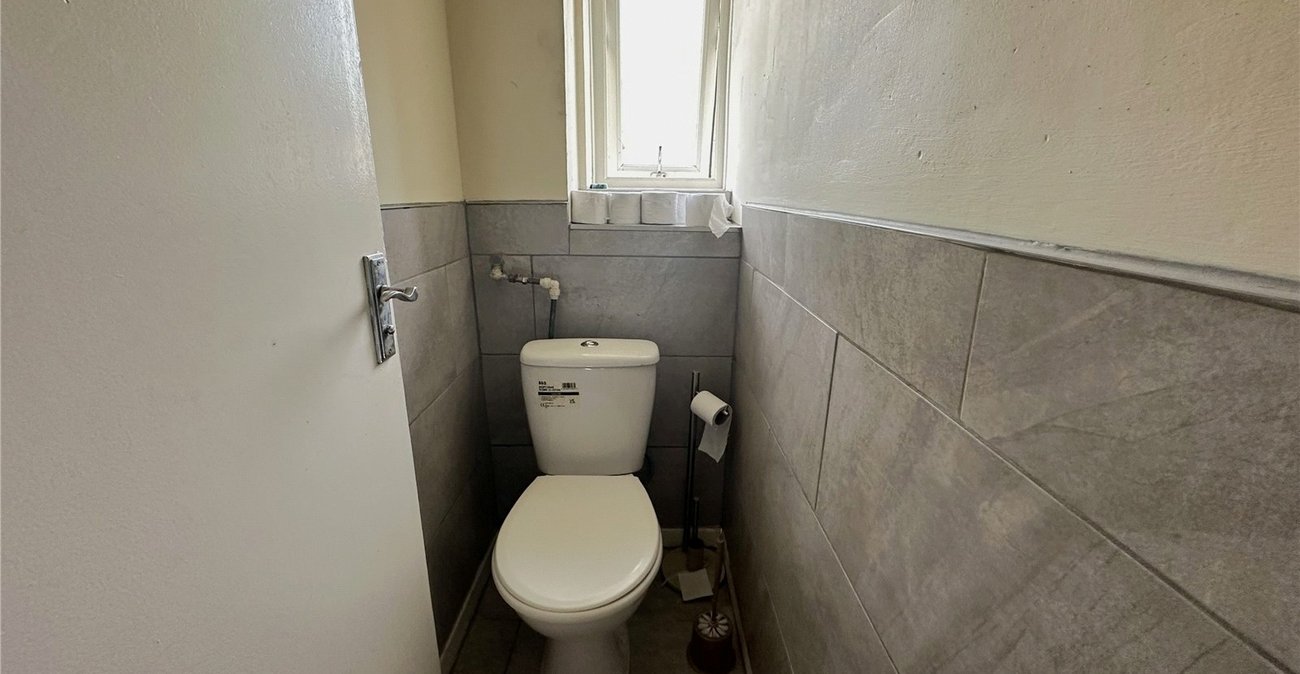 3 bedroom house for sale in London | Robinson Jackson