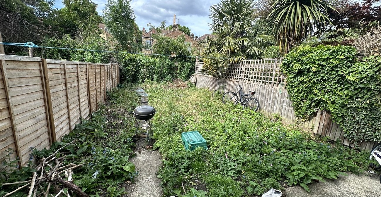 3 bedroom house for sale in London | Robinson Jackson