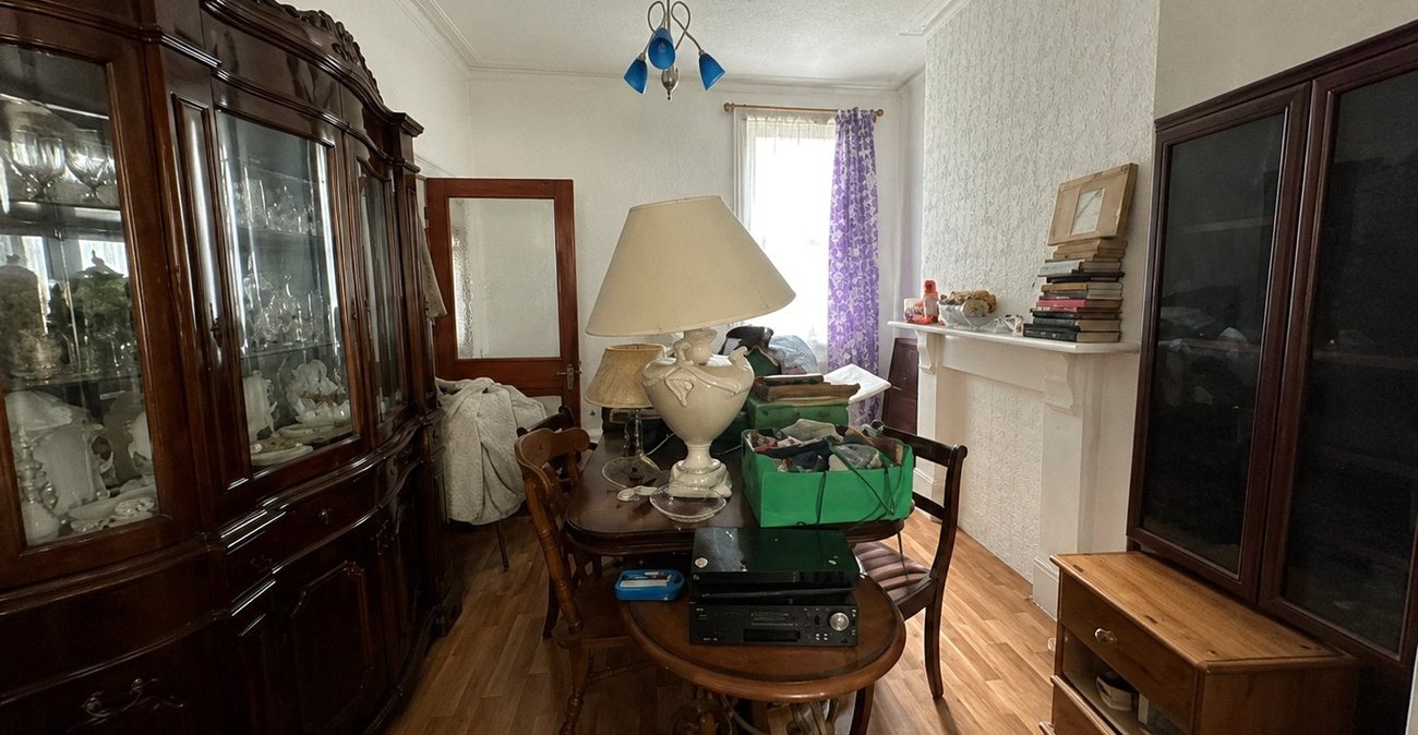 3 bedroom house for sale in London | Robinson Jackson