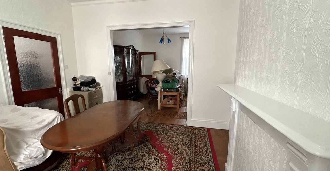 3 bedroom house for sale in London | Robinson Jackson