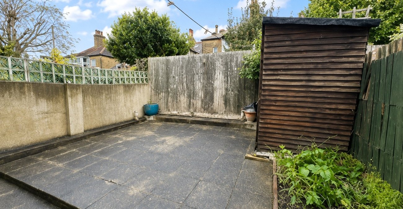 3 bedroom house for sale in London | Robinson Jackson