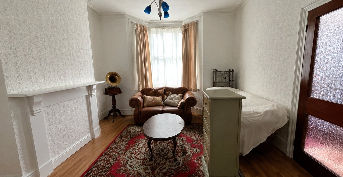 3 bedroom house for sale in London | Robinson Jackson