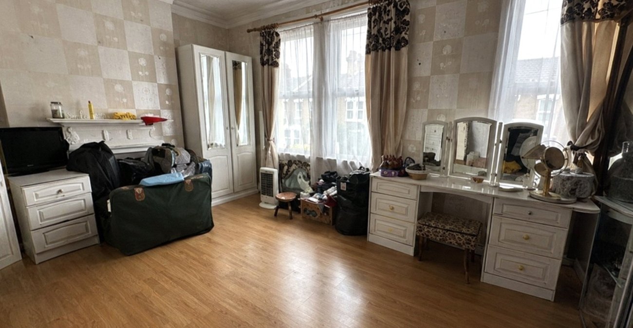 3 bedroom house for sale in London | Robinson Jackson