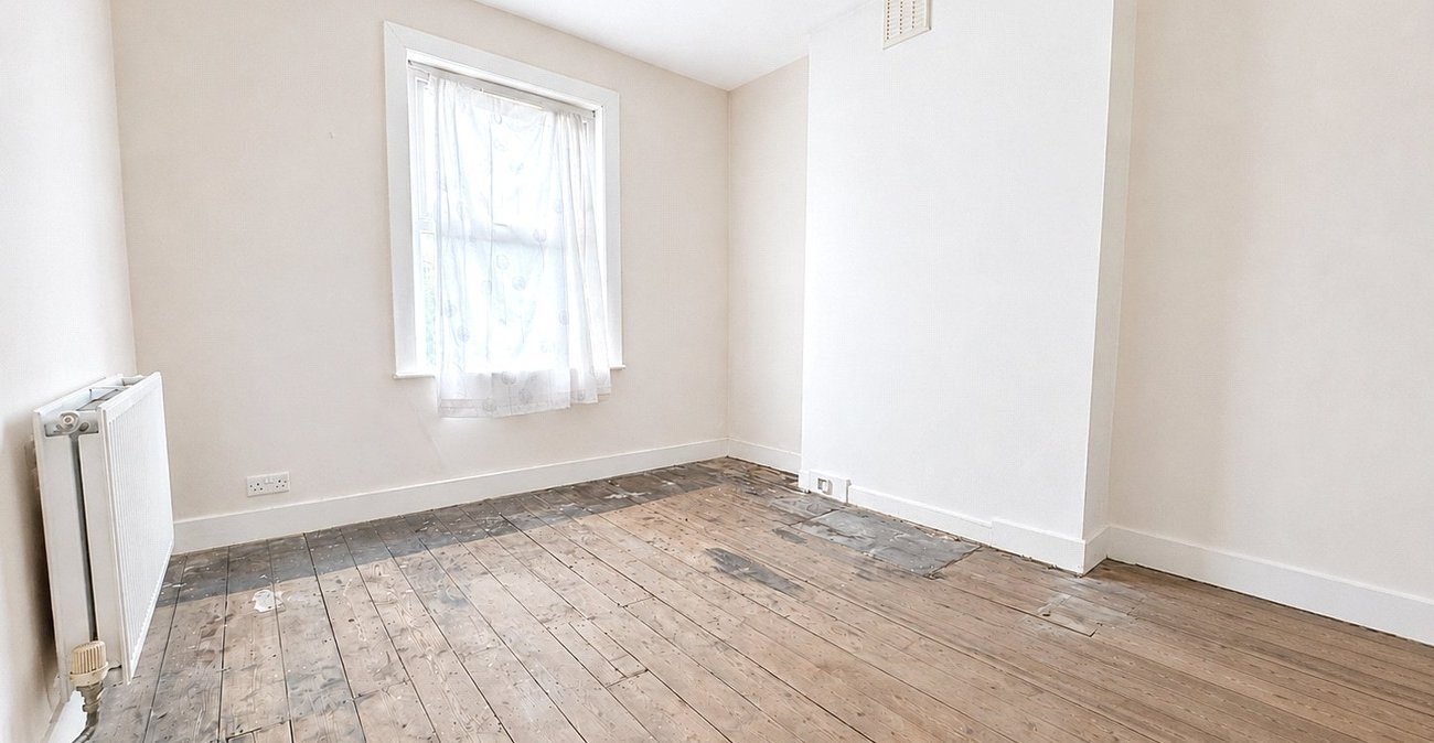 3 bedroom house for sale in London | Robinson Jackson