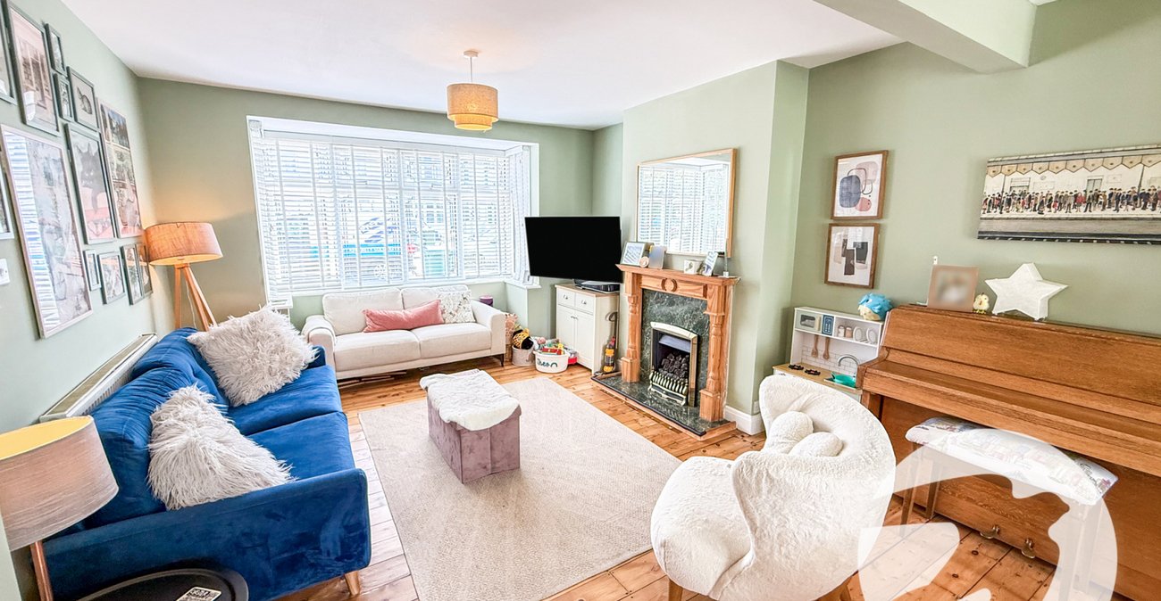 3 bedroom house for sale in London | Robinson Jackson
