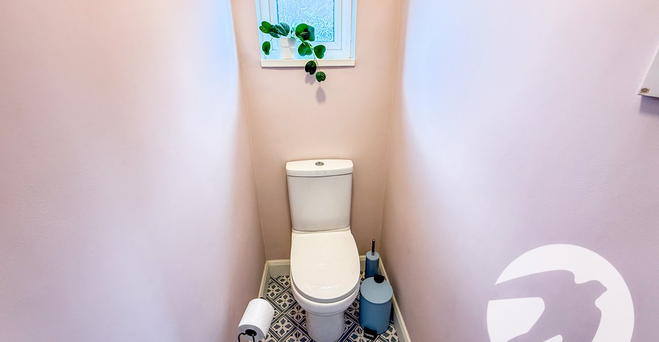 3 bedroom house for sale in London | Robinson Jackson