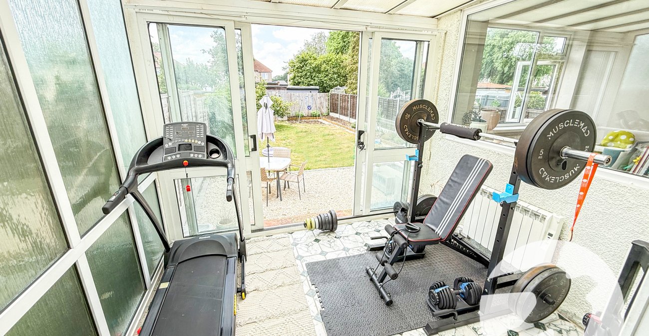 3 bedroom house for sale in London | Robinson Jackson