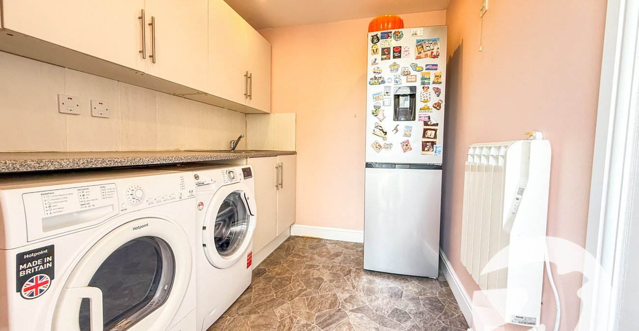3 bedroom house for sale in London | Robinson Jackson