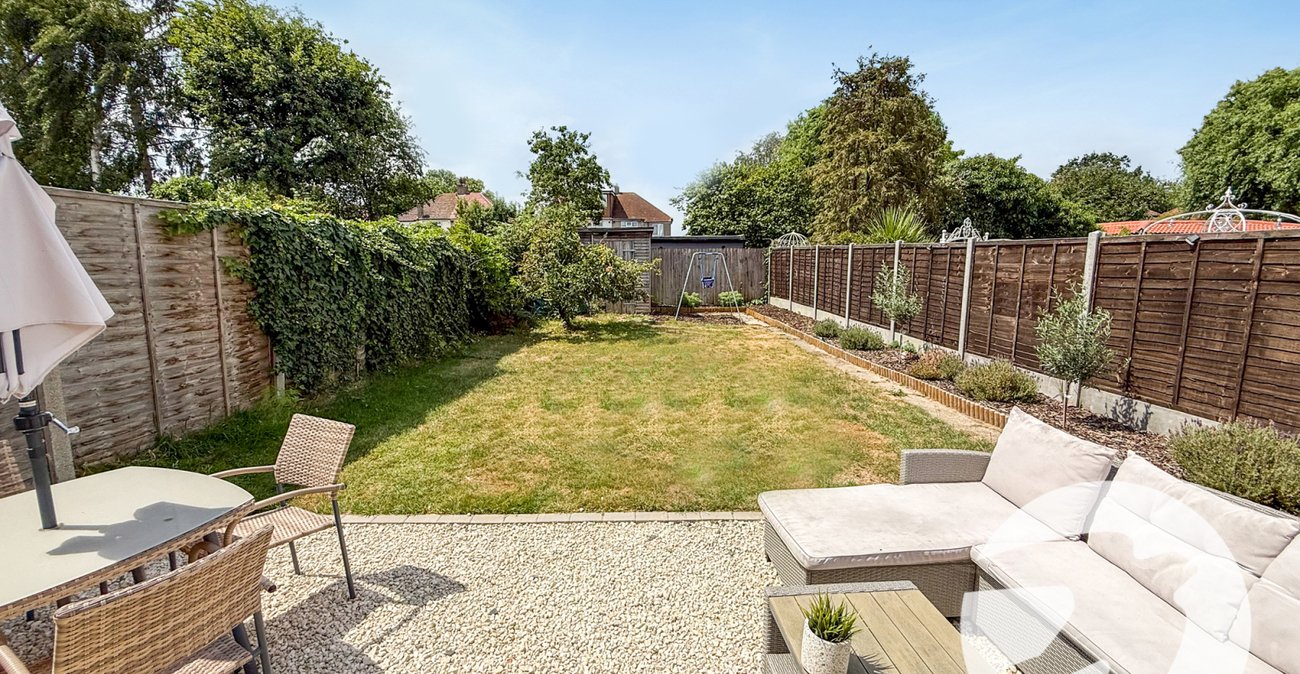 3 bedroom house for sale in London | Robinson Jackson
