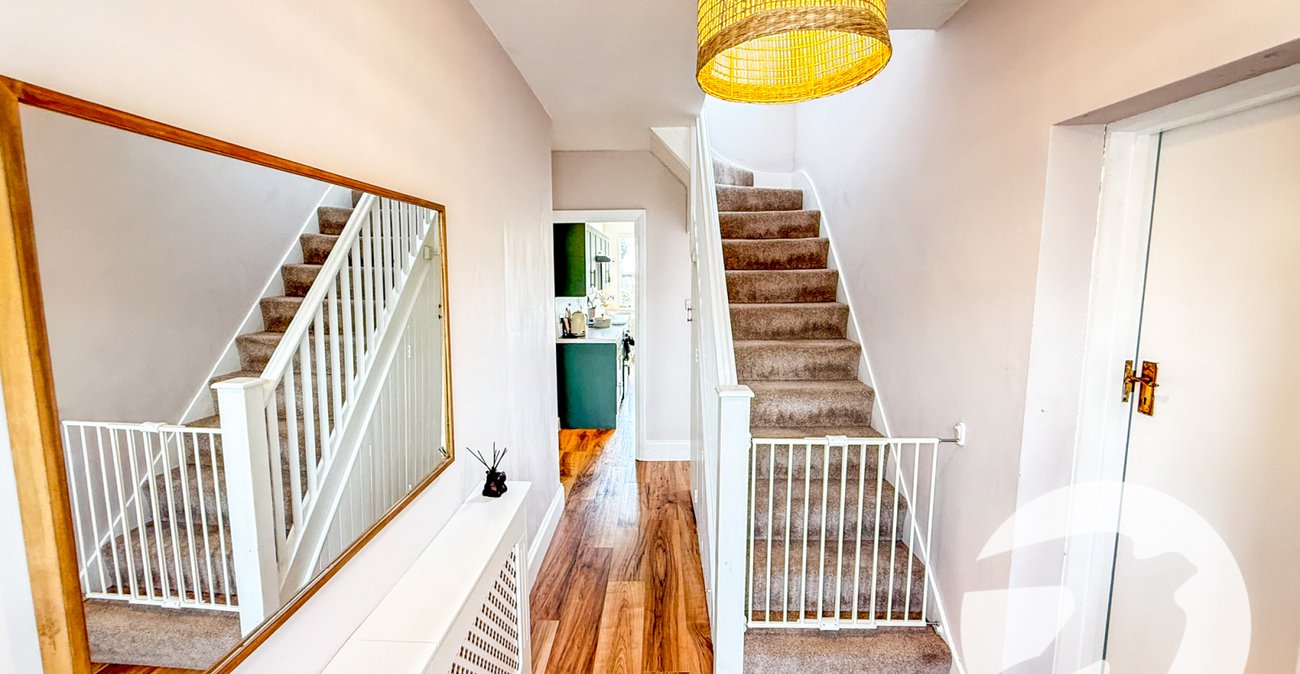 3 bedroom house for sale in London | Robinson Jackson