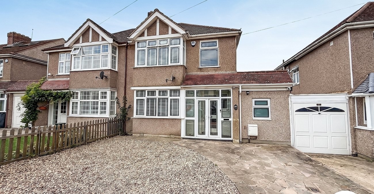 3 bedroom house for sale in London | Robinson Jackson