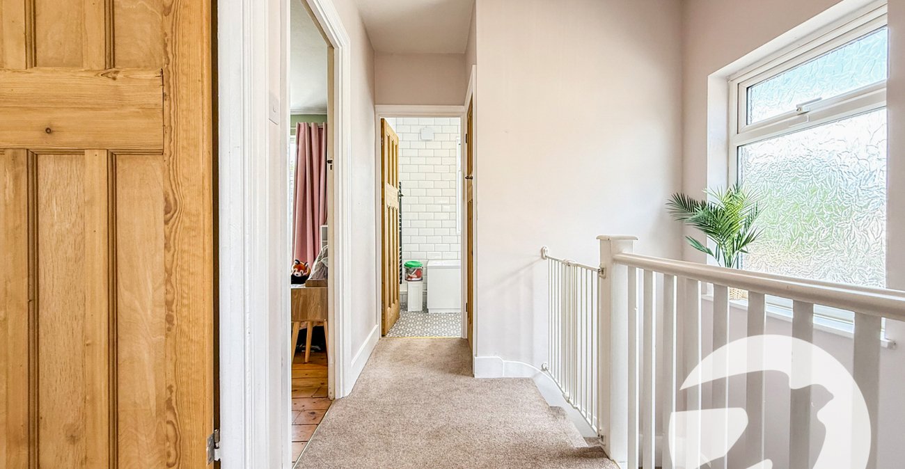 3 bedroom house for sale in London | Robinson Jackson