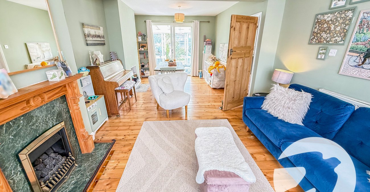 3 bedroom house for sale in London | Robinson Jackson