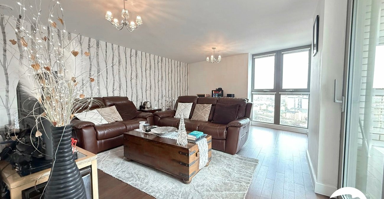 2 bedroom property for sale in London | Robinson Jackson