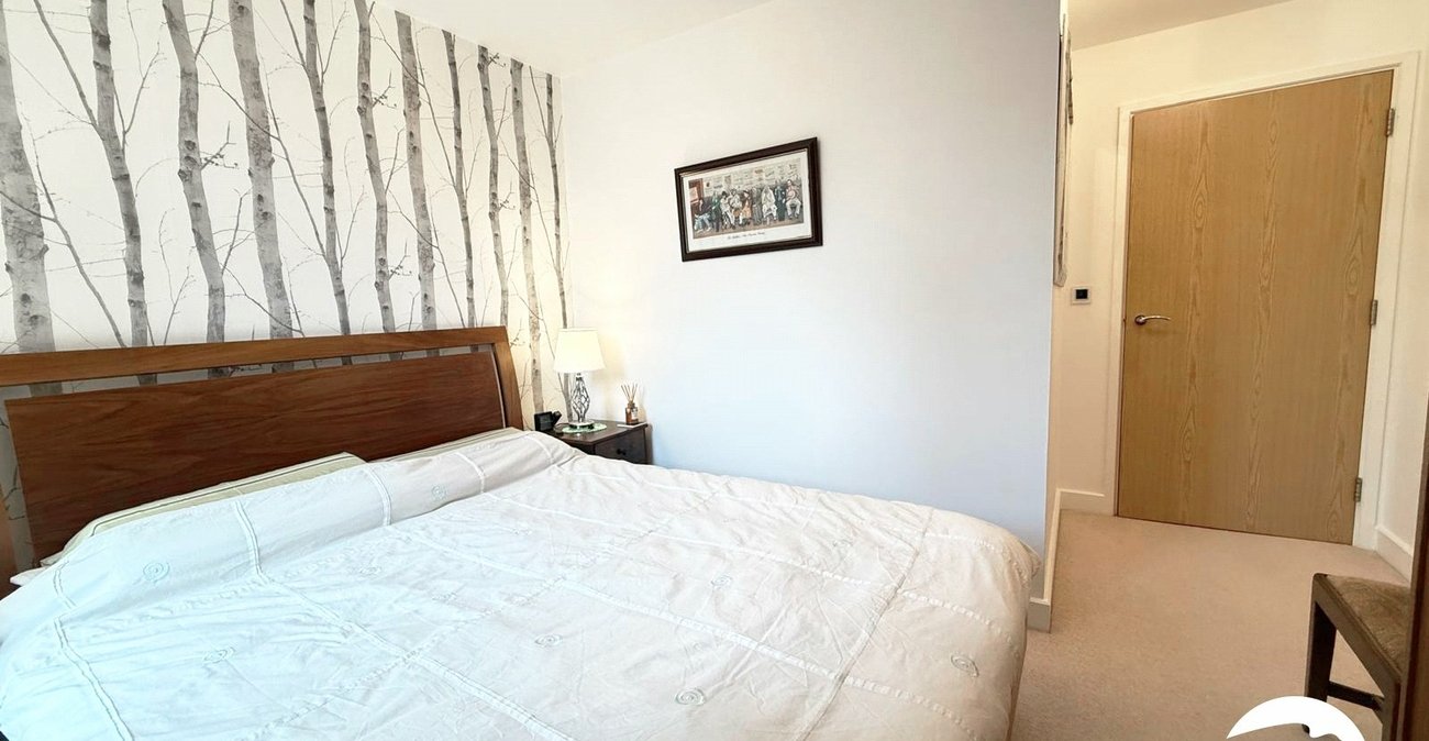 2 bedroom property for sale in London | Robinson Jackson