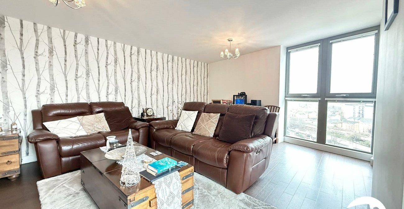 2 bedroom property for sale in London | Robinson Jackson