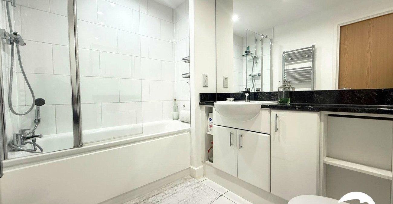 2 bedroom property for sale in London | Robinson Jackson