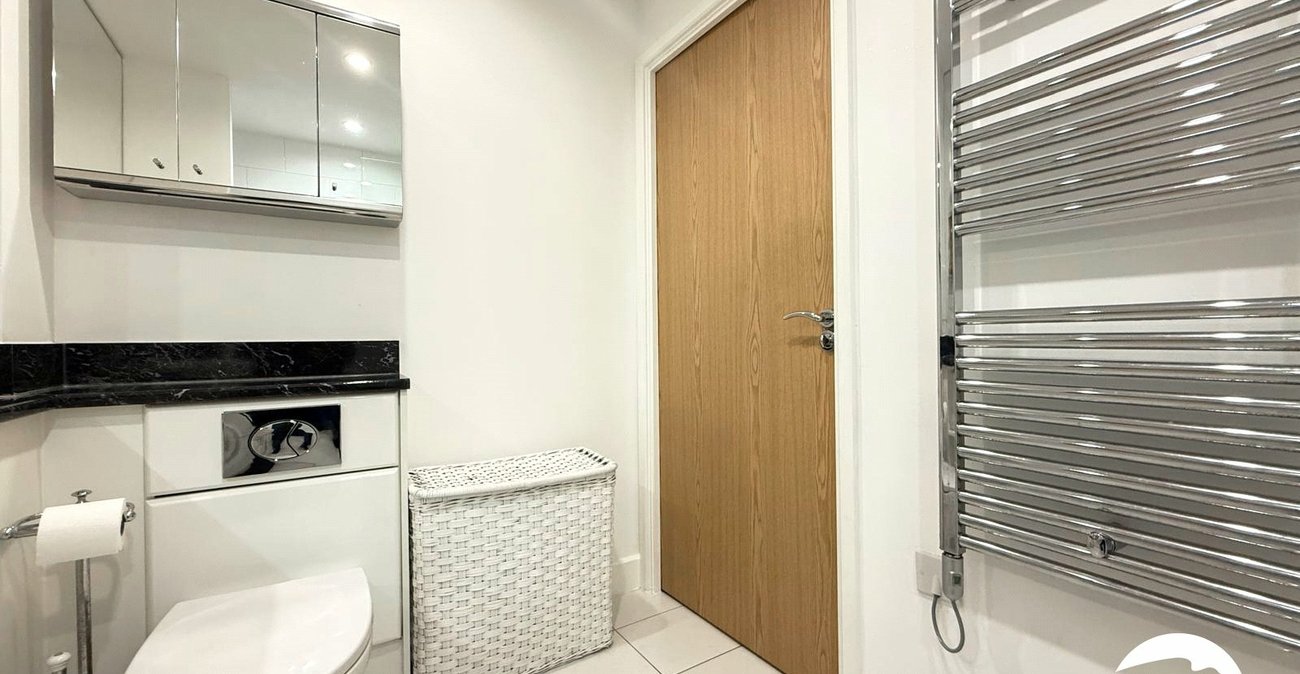 2 bedroom property for sale in London | Robinson Jackson
