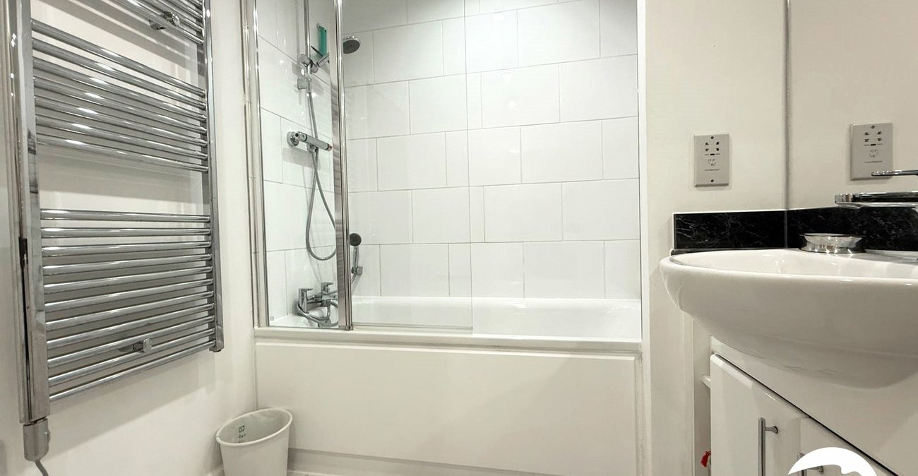 2 bedroom property for sale in London | Robinson Jackson