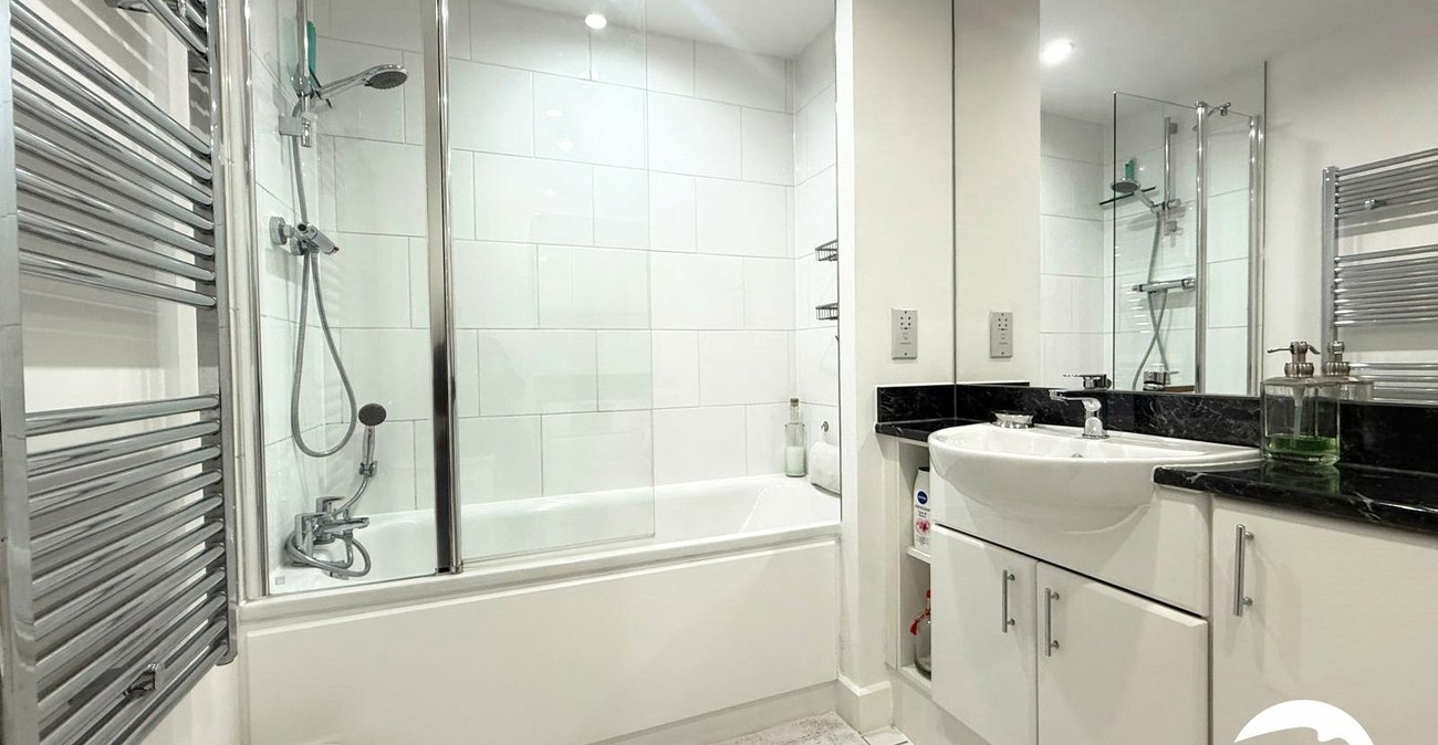 2 bedroom property for sale in London | Robinson Jackson
