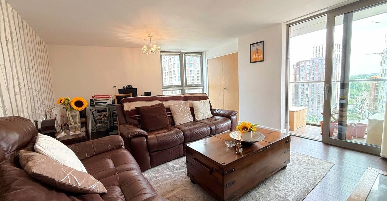 2 bedroom property for sale in London | Robinson Jackson