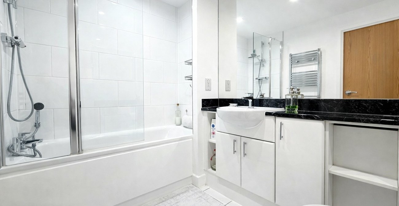 2 bedroom property for sale in London | Robinson Jackson