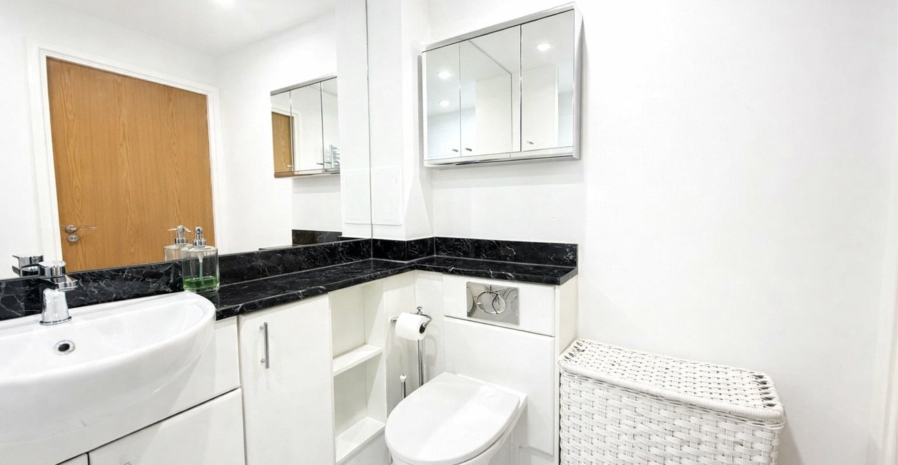 2 bedroom property for sale in London | Robinson Jackson