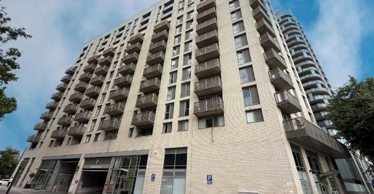 2 bedroom property for sale in London | Robinson Jackson